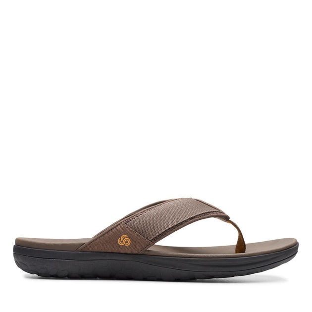 clarks mens closed toe sandals