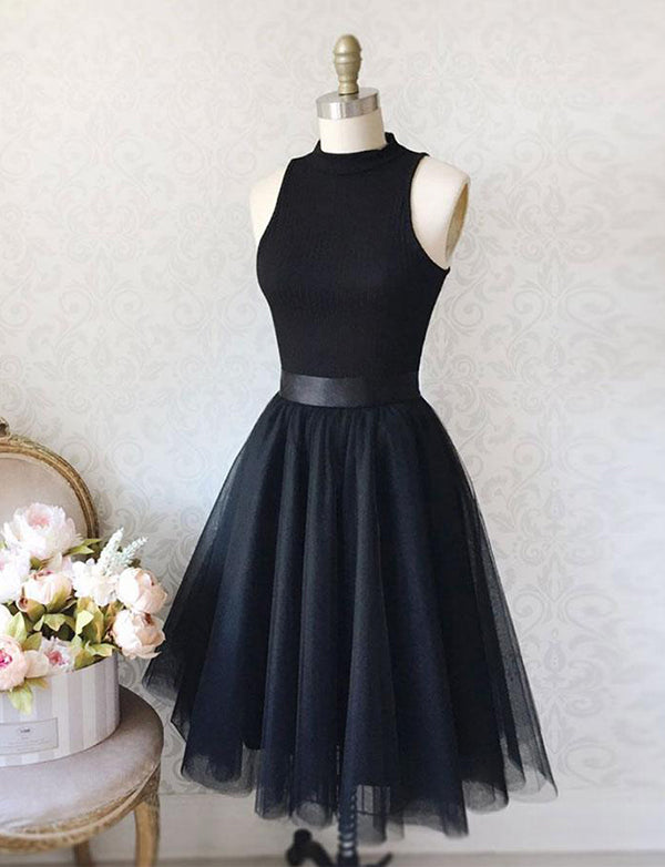 sleeveless short black dress