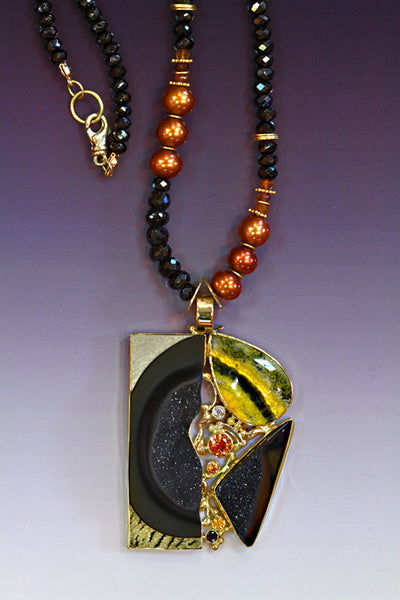 Orpiment and carved onyx pendant in gold. Designer jewelry