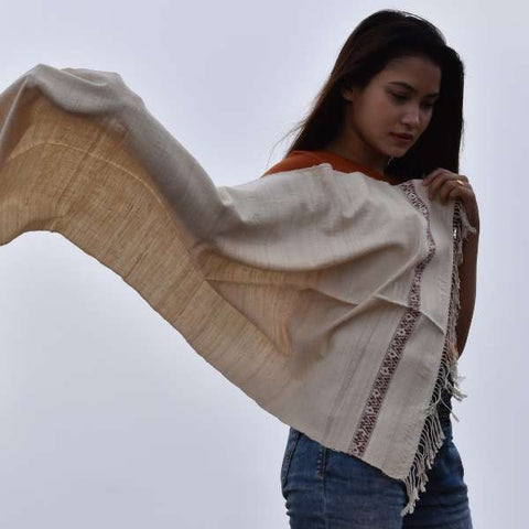 Eri silk shawl made on a handloom | Muezart