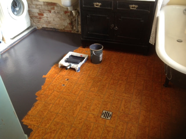 Makeover your bathroom with this DIY stenciled floor idea!