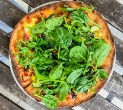 FODMAP recipes. Wholemeal pizza with zucchini and salad leaves