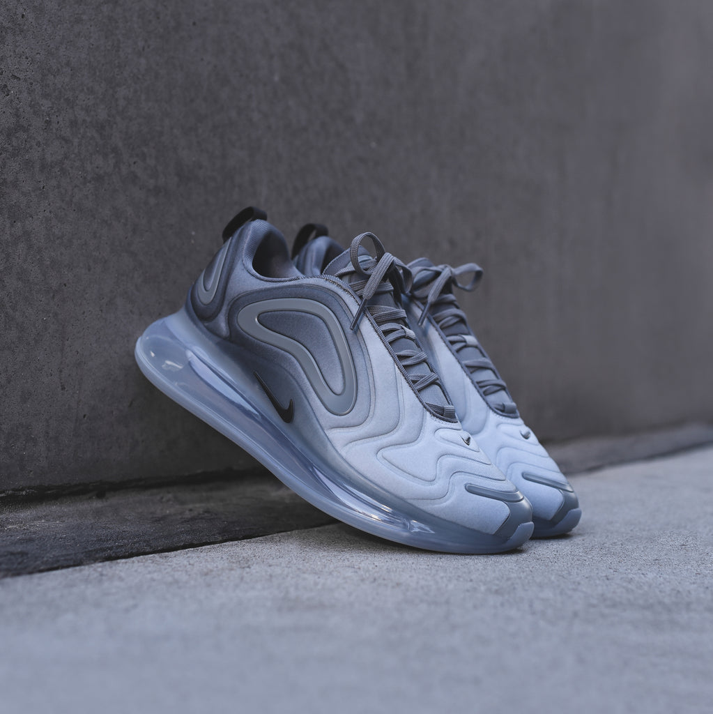 nike air max 720 og silver/black/metallic