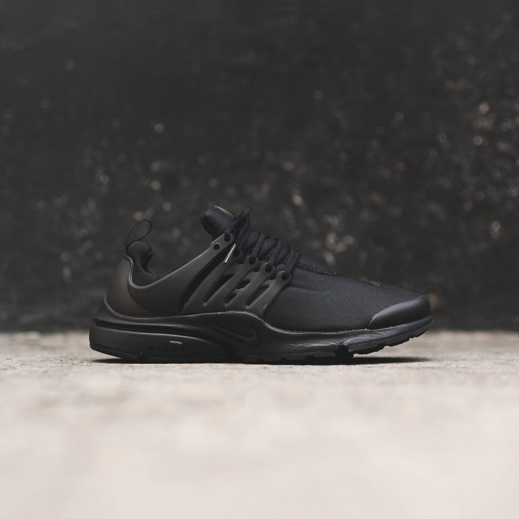 nike air presto essential trainer triple black