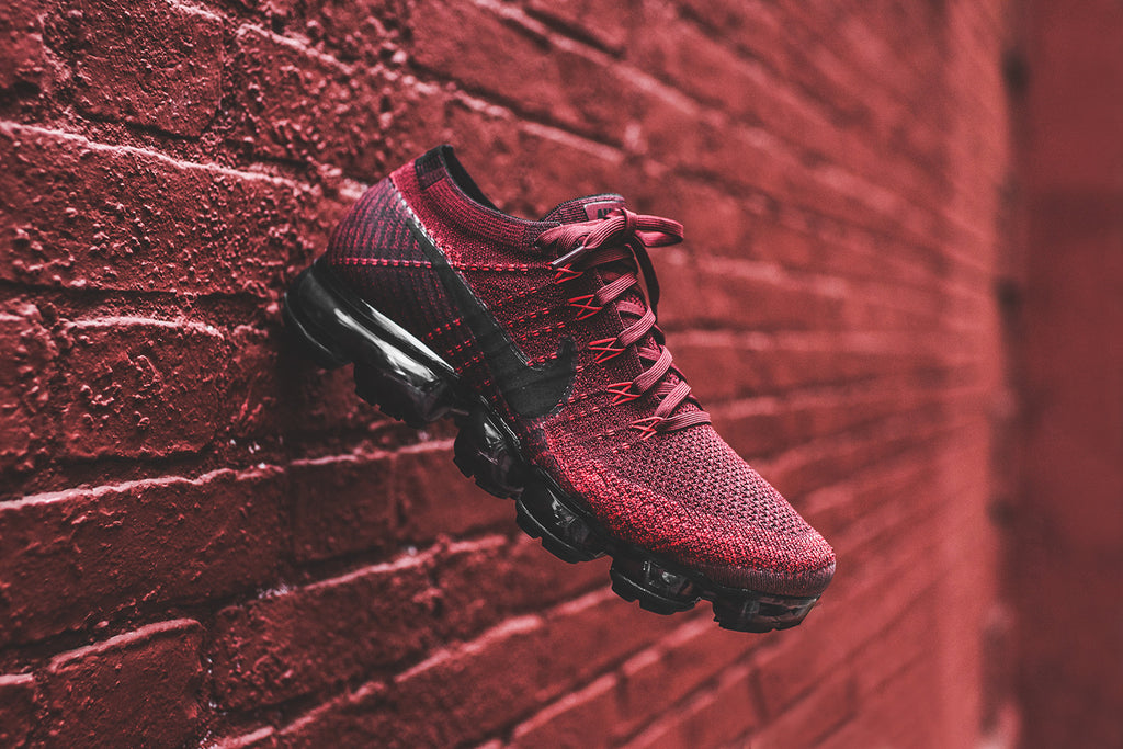 all red vapormax flyknit