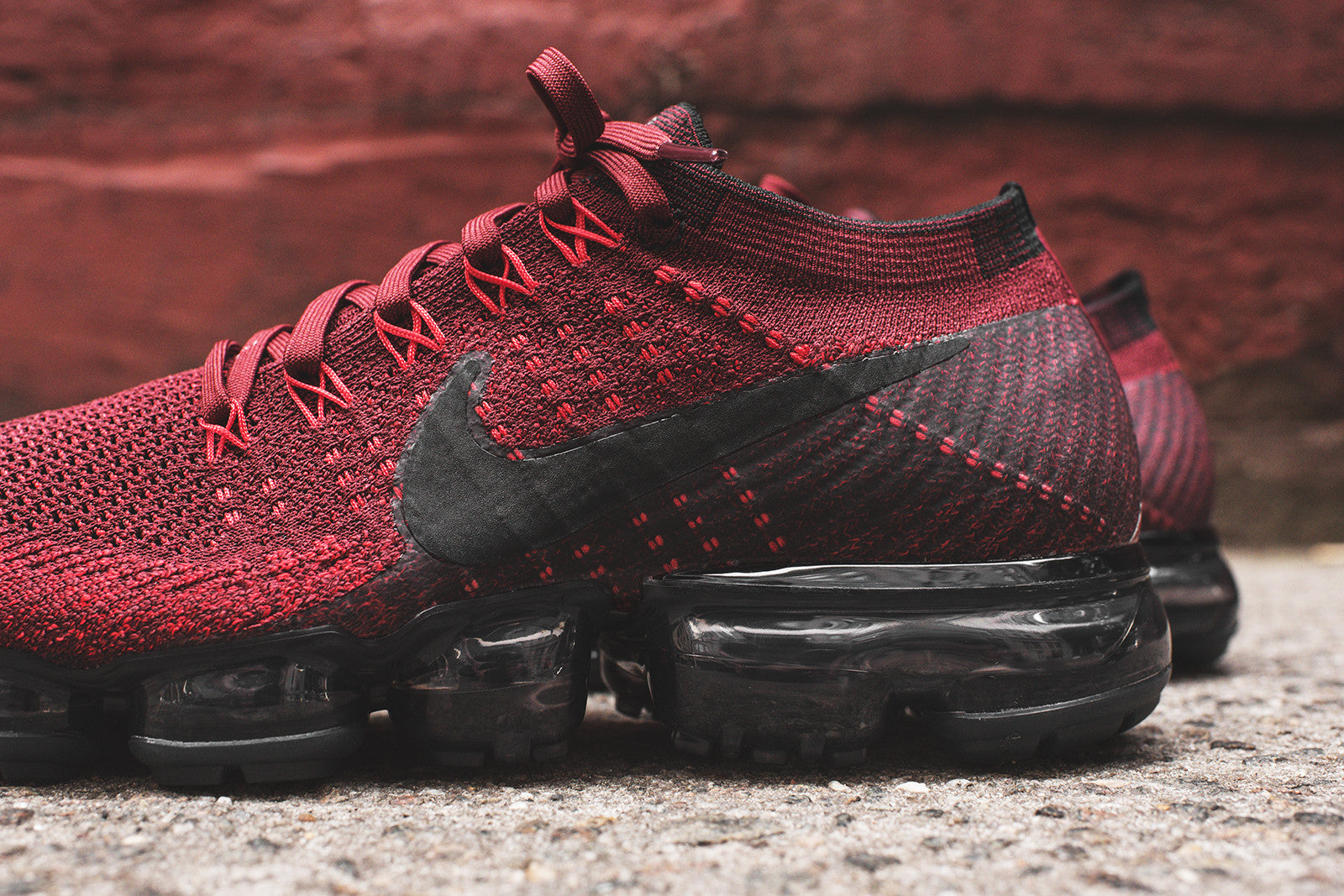 red nike air vapormax flyknit
