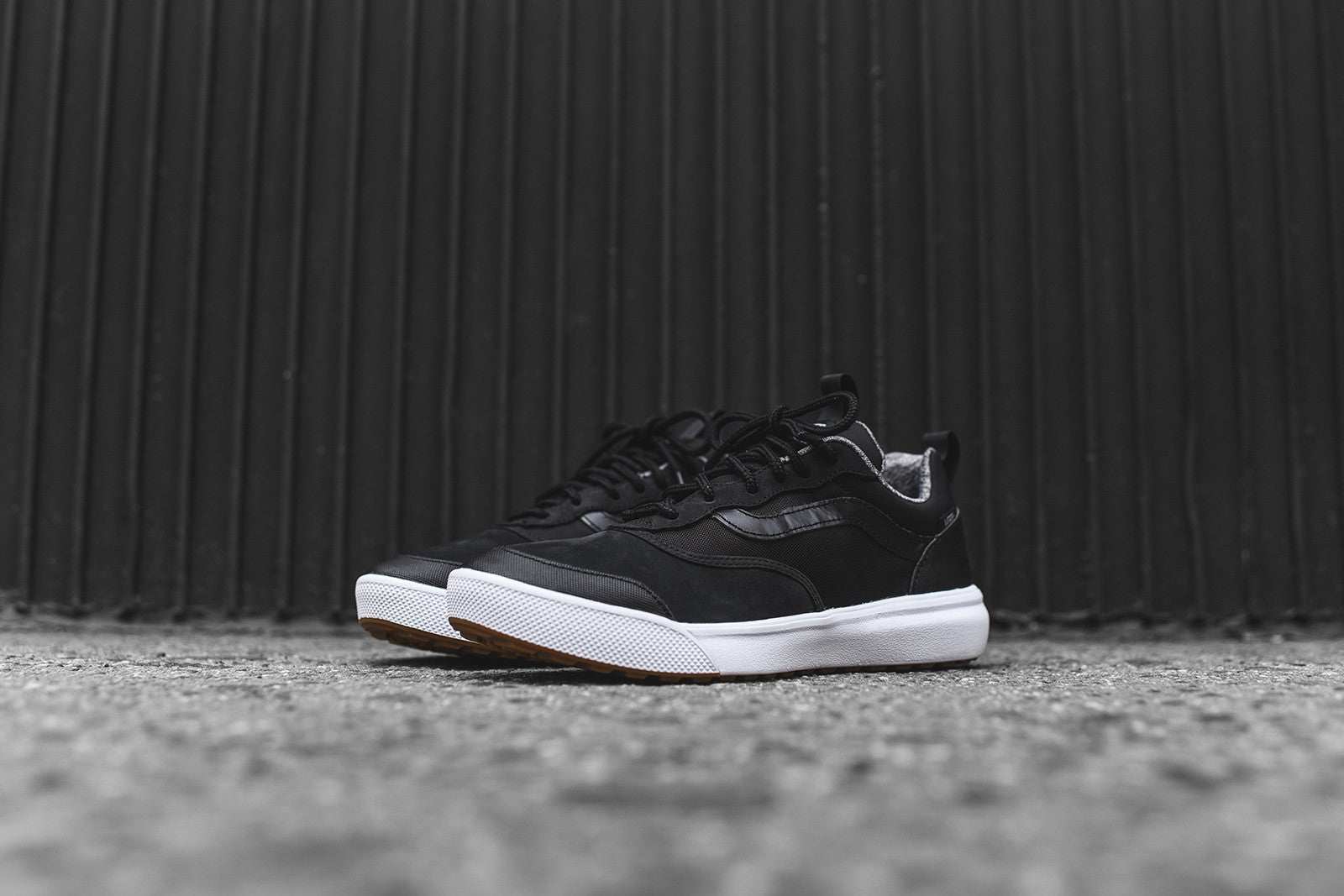 Vans Vault UltraRange UC LX - Black / White
