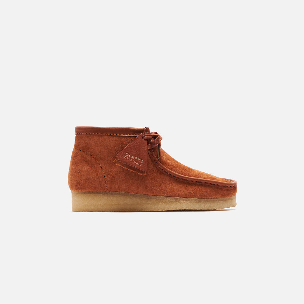 clarks wallabees tan