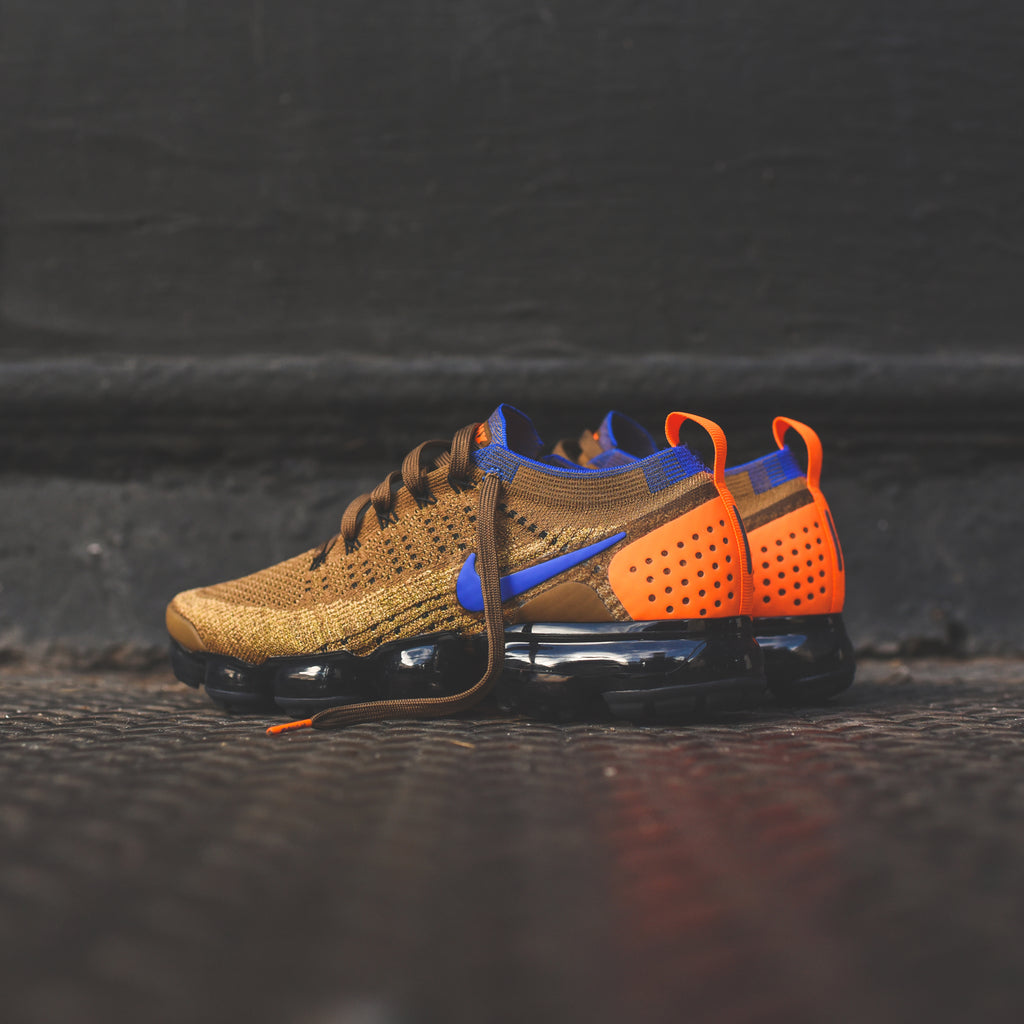 nike vapormax beige and blue