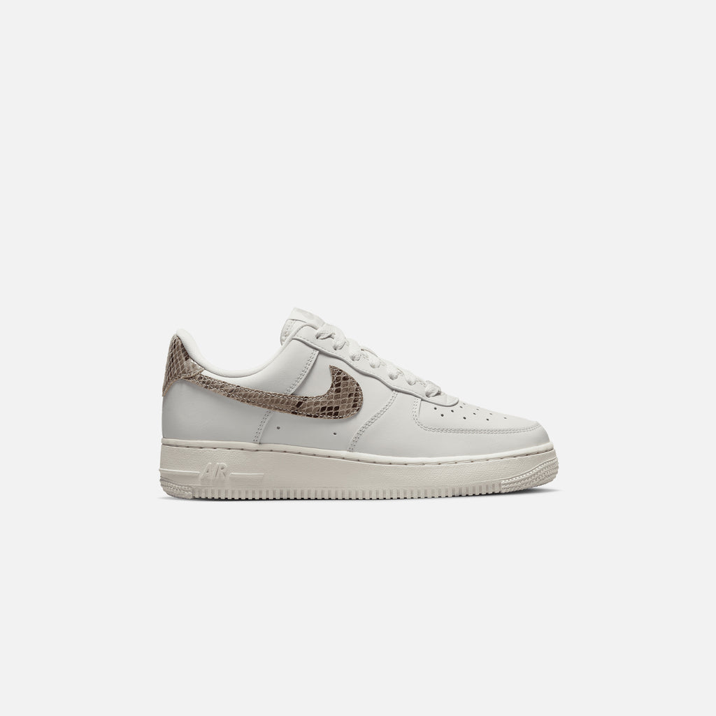 NIKE WMNS AIR FORCE 07 DD8959-002