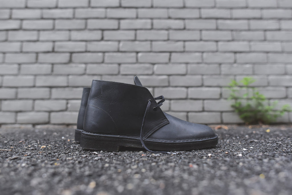 clarks desert shoes black