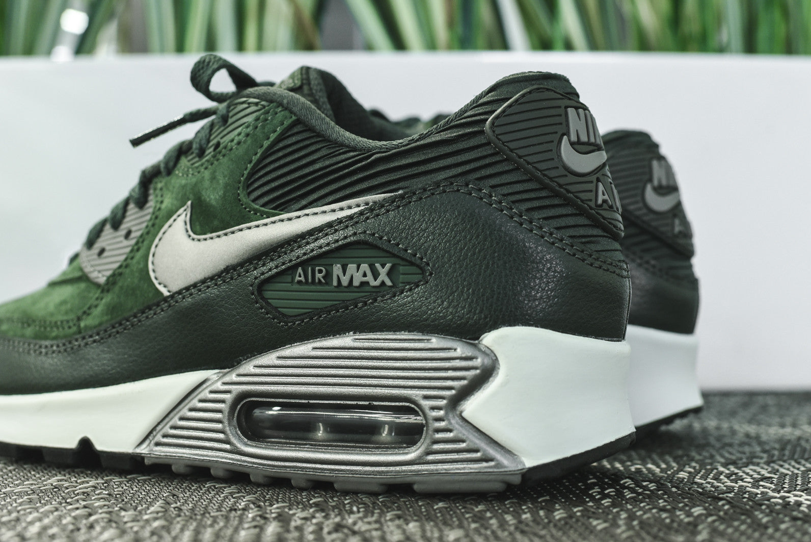 Nike WMNS Air Max 90 LTHR Carbon Green Kith NYC