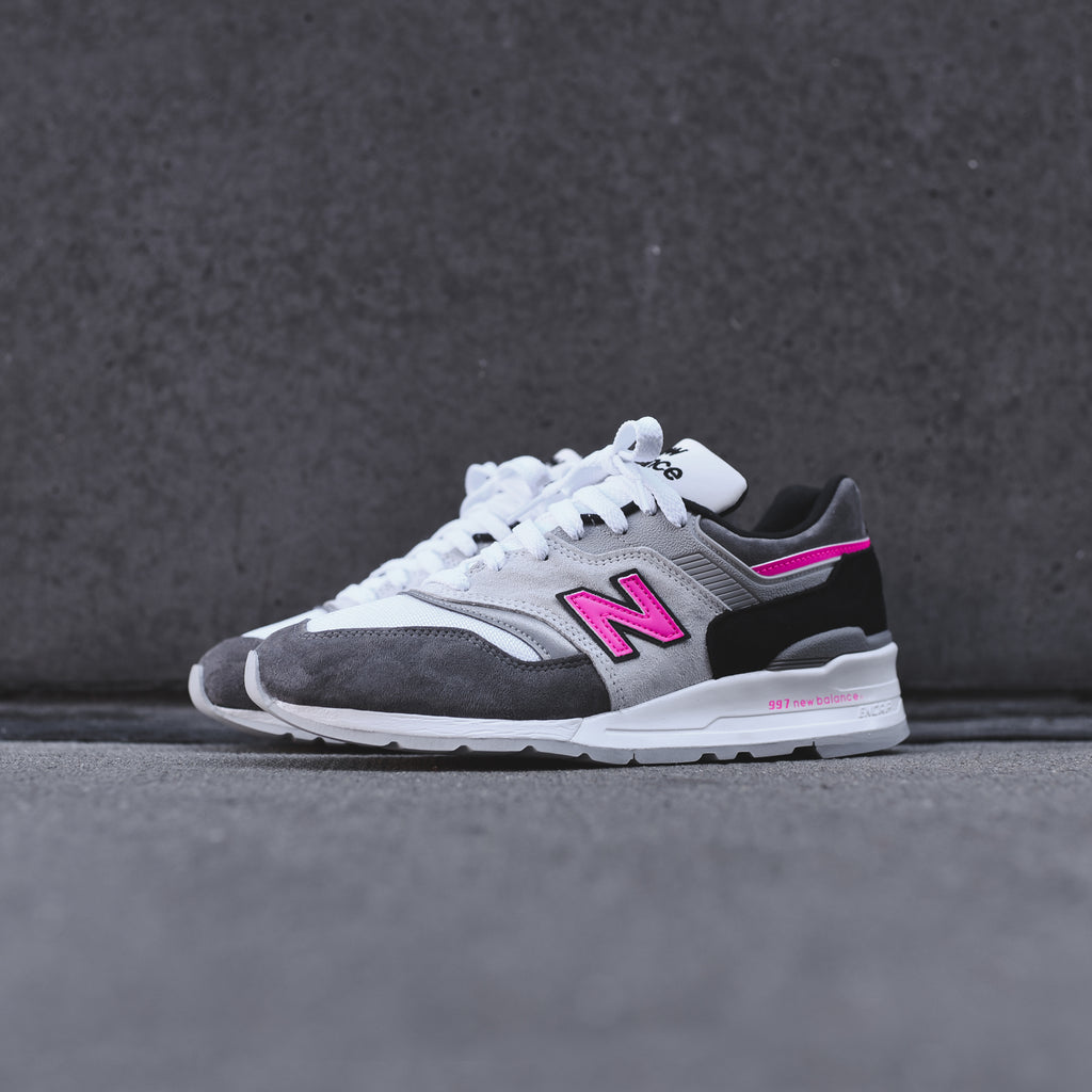 grey and pink new balance sneakers