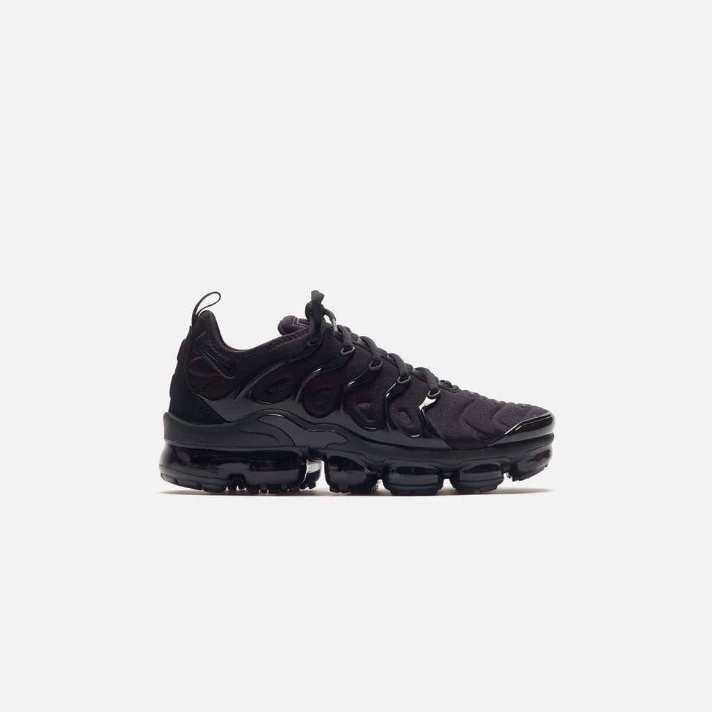 vapormax tn plus triple black