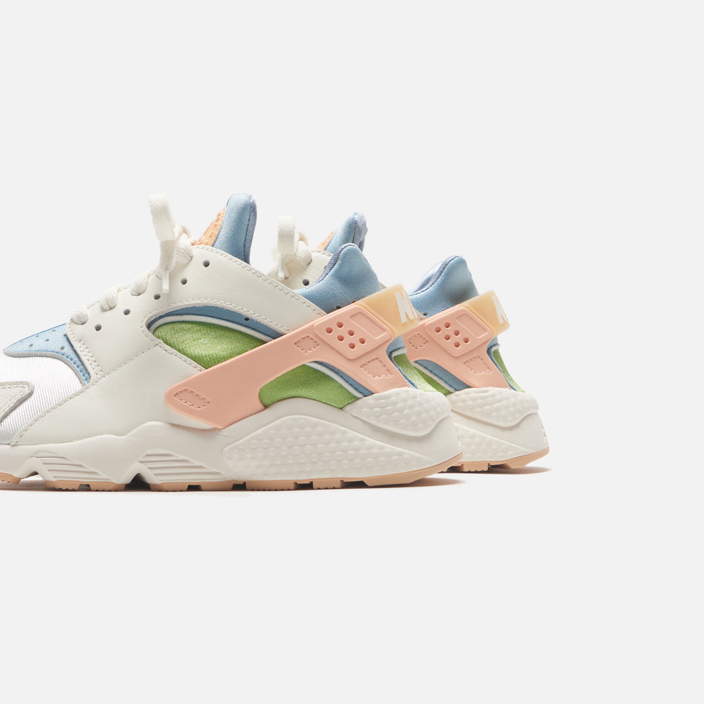 white blue and pink huaraches