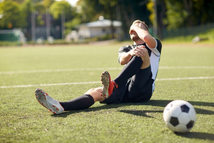 injured-knee-soccer-player