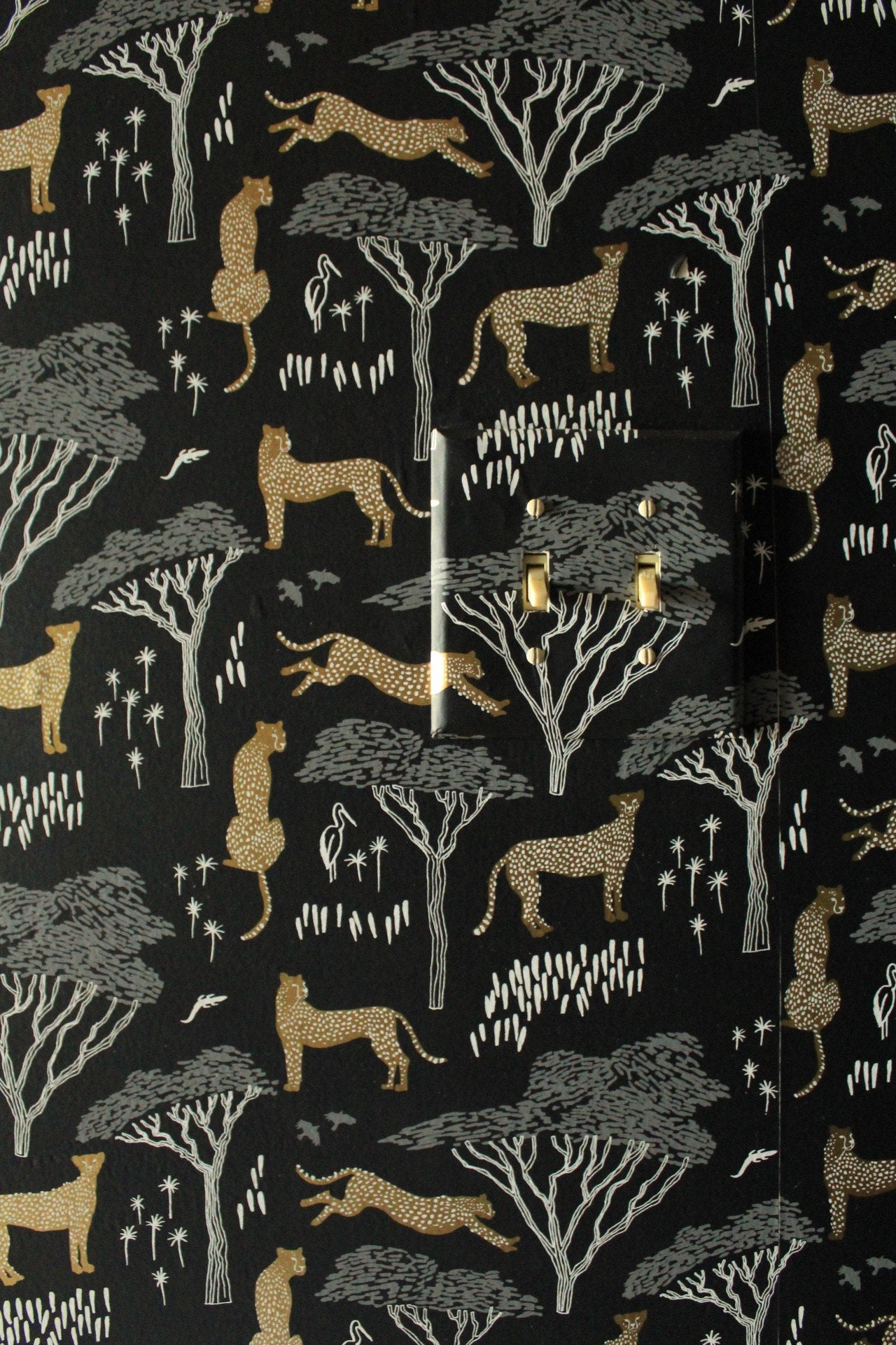 Carmeon Hamilton | Nubi Interiors | Serengeti Ebony wallpaper | Julia Rothman | Hygge & West