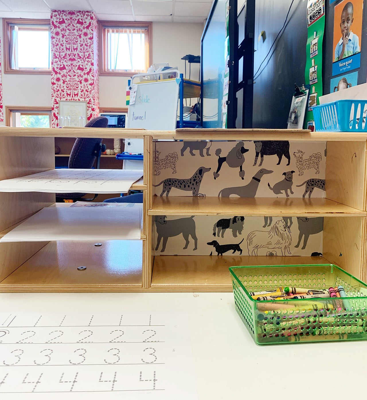 Pattern Players: teacher Kristin Klarkowski | pattern in the classroom | Dog Park Gray wallpaper | Julia Rothman | Hygge & West