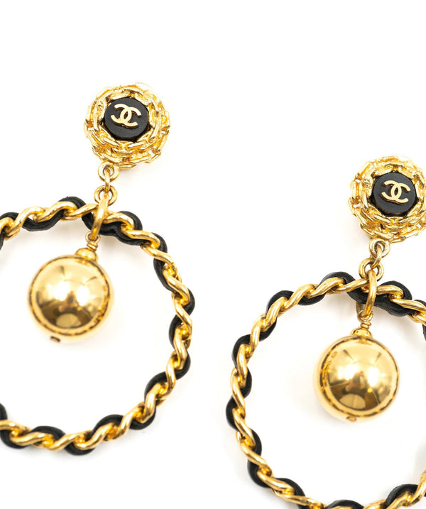 Chanel Chanel black and gold leather hoops with CC logo and ball - ASL4085