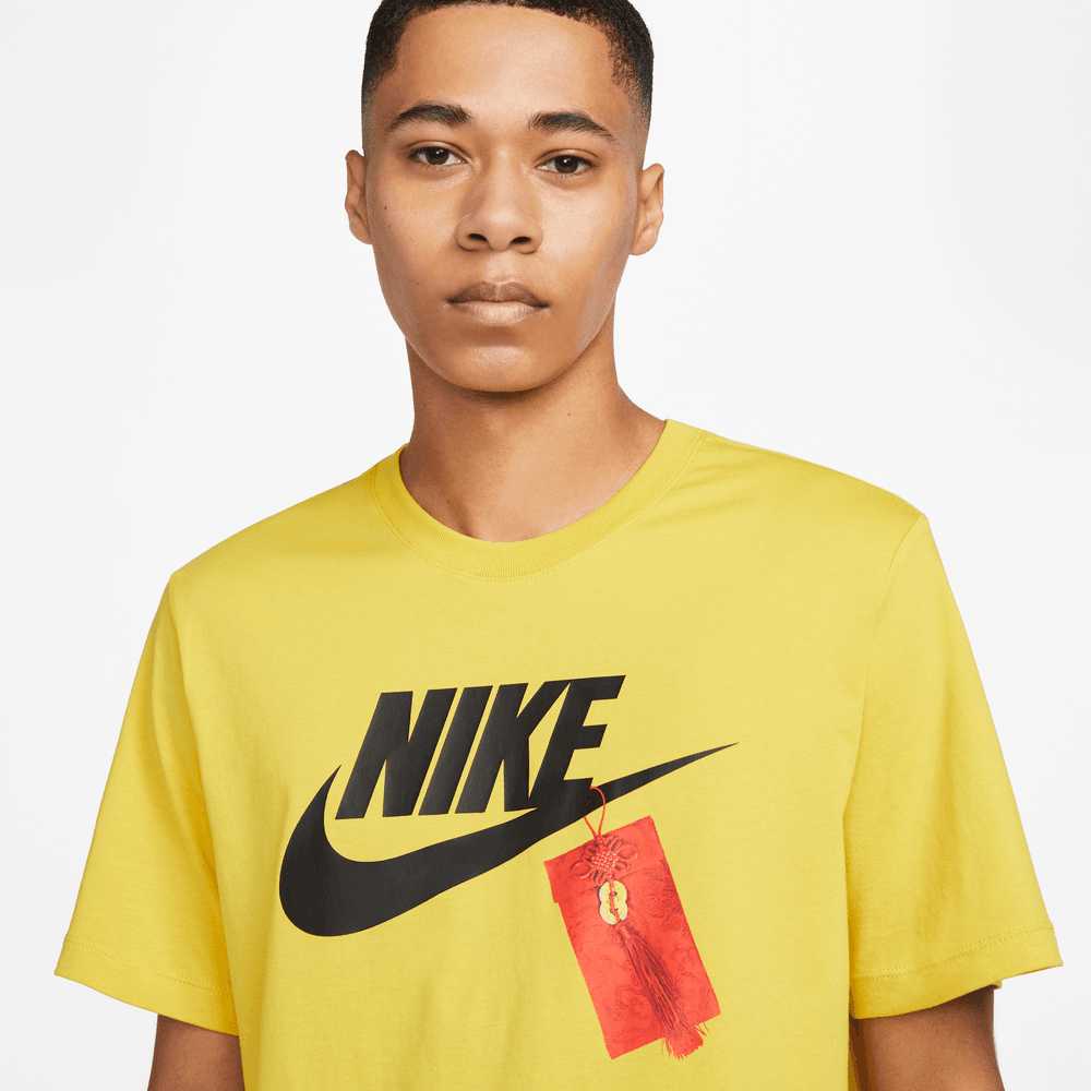 Nike Tag T-Shirt Gold - Puffer Reds