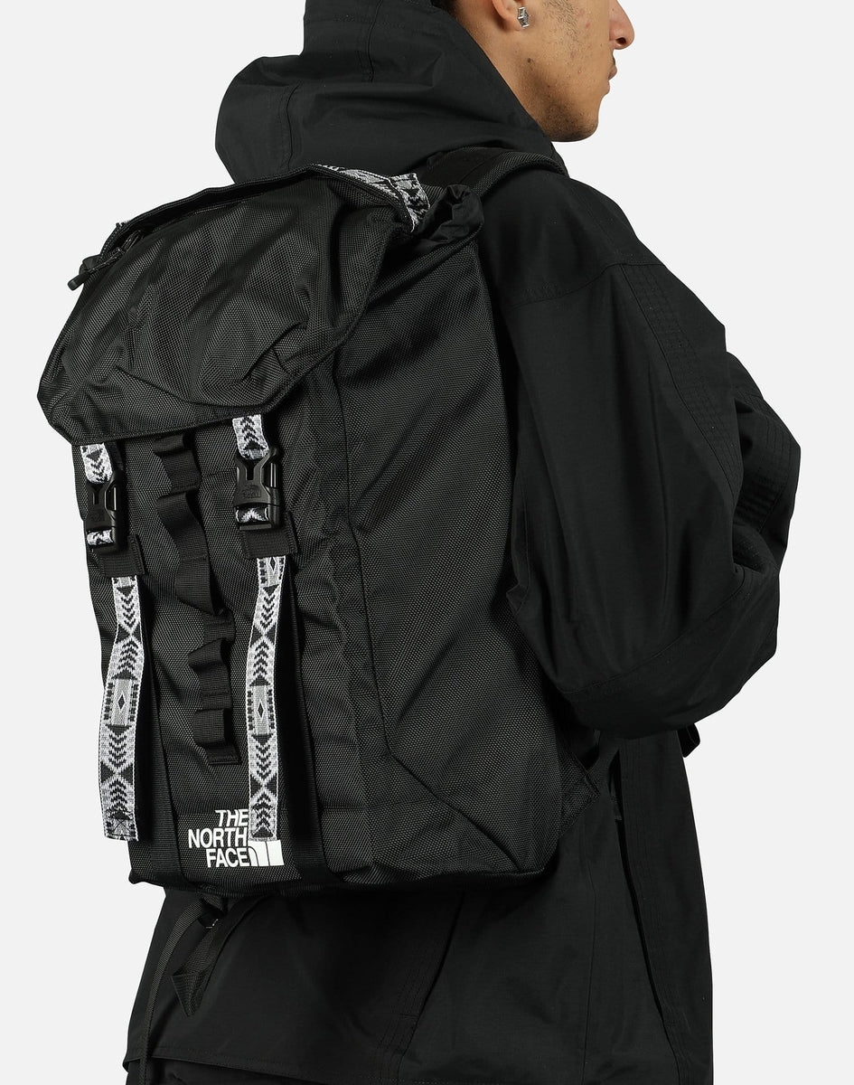 north face lineage ruck 23l