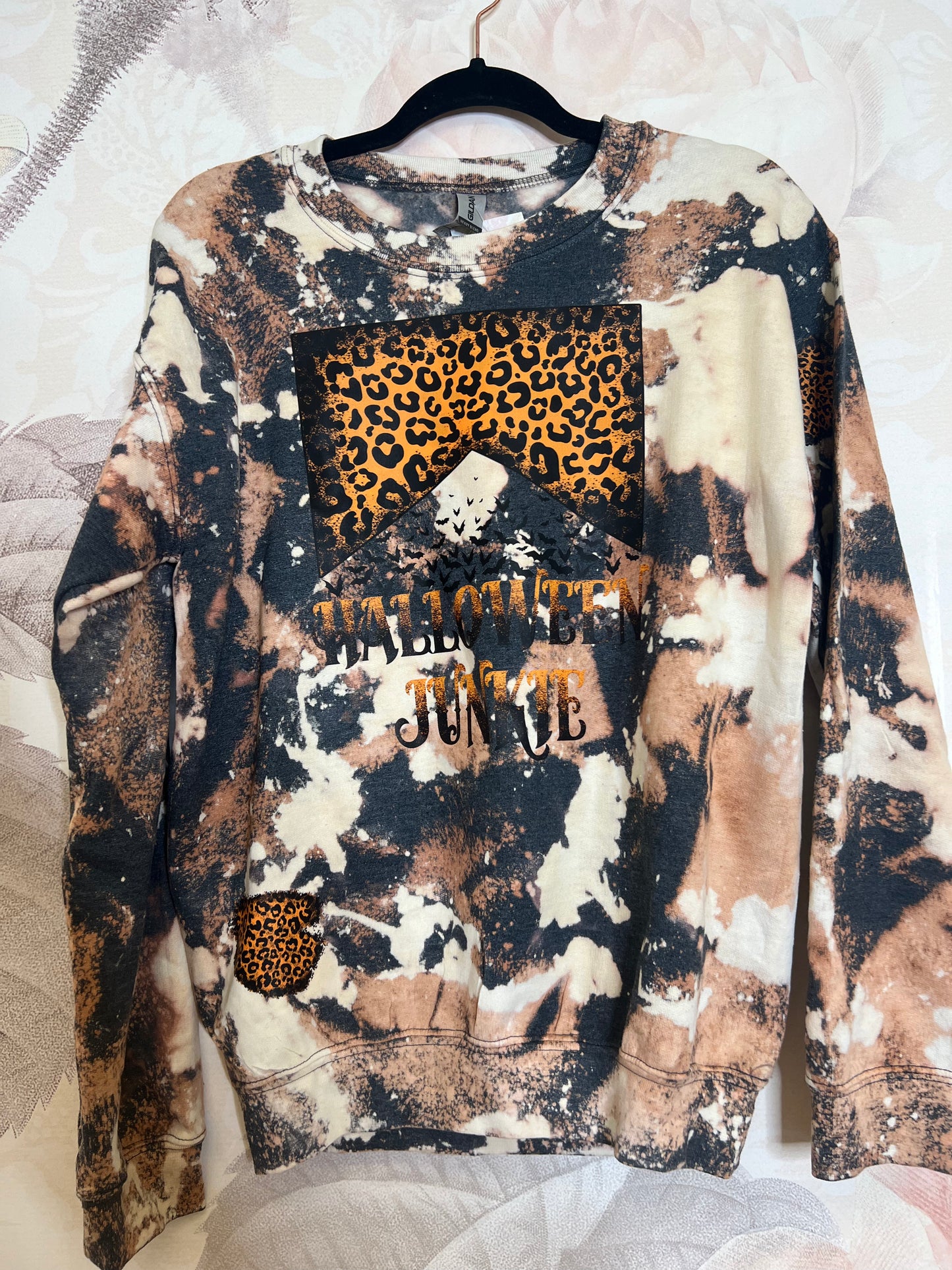 4X Halloween Junkie Crewneck