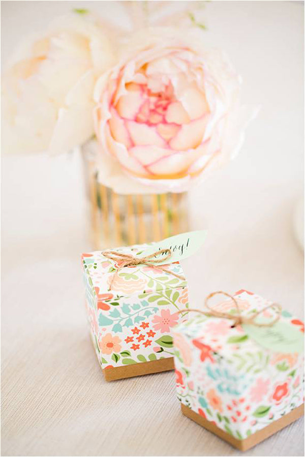 Scott Clark Photo + 100 Layer Cake | Kate Aspen Favor Boxes | blog.kateaspen.com | www.kateaspen.com | #kateaspen #polkadot #confetti #gold #favors 