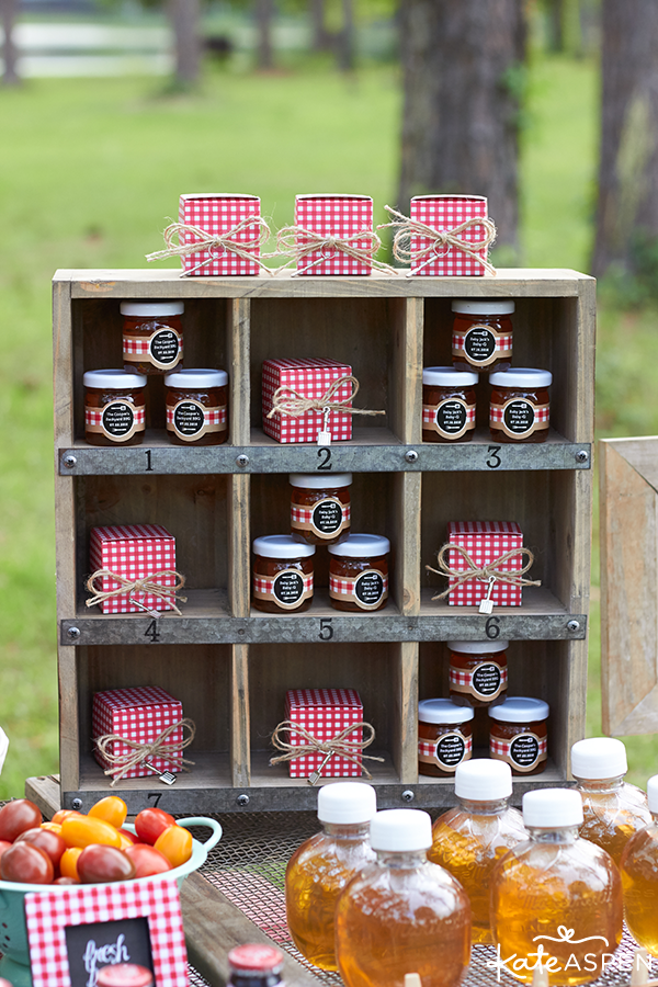 Cute barbecue favor display