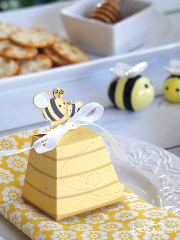 Bee Baby Shower Ideas | Mommy to Bee Baby Shower | bee theme baby shower | blog.kateaspen.com | kateaspen.com | #kateaspen #beetheme