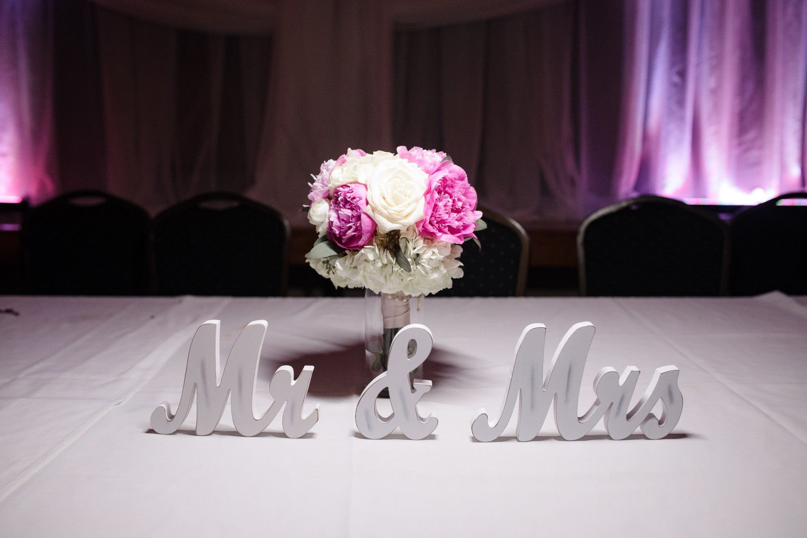 Mr and Mrs Sign | A Gorgeous Grand Wedding in Ohio | Kate Aspen