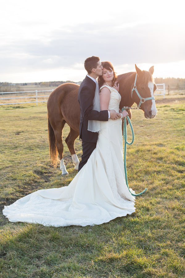 Fall Barn Wedding | Rustic Wedding Ideas | Real Wood Wedding Details | Kate Aspen | Melanie Bennett Photography