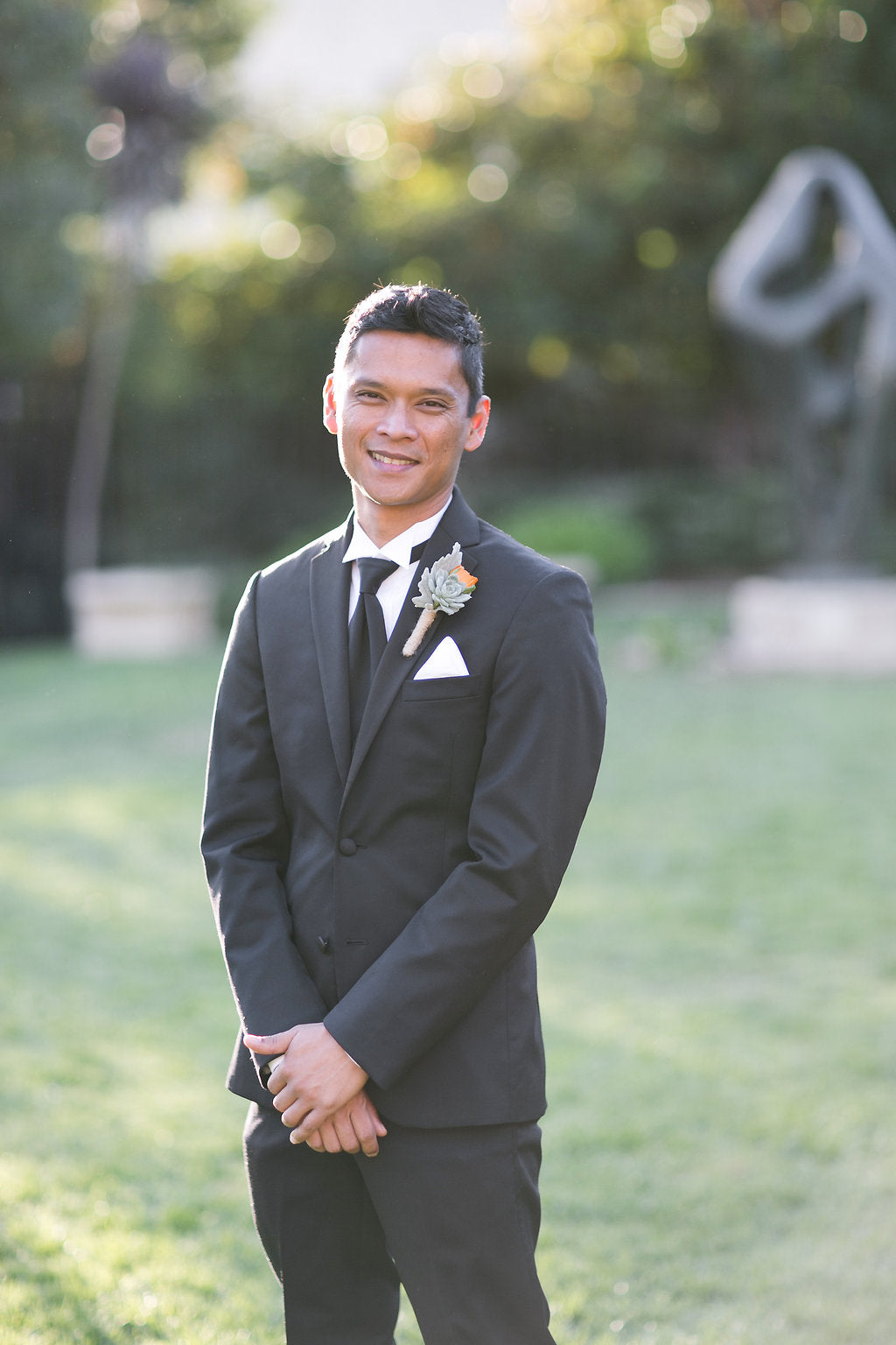 Groom Portrait | Fall Wedding at the San Diego Museum of Art | Photos by Petula Pea Photography