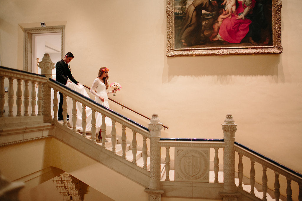 Bridal protraits in the San Diego Museum of Art | Wedding Photos by Petula Pea Photography