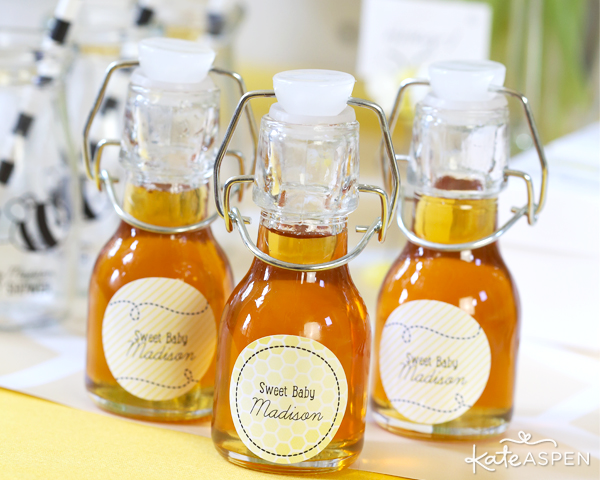 Swing Top Jars Filled With Honey | Honey Favors | Sweet As Can Bee Baby Shower by Kate Aspen | Photography & Styling: Pizzazzerie