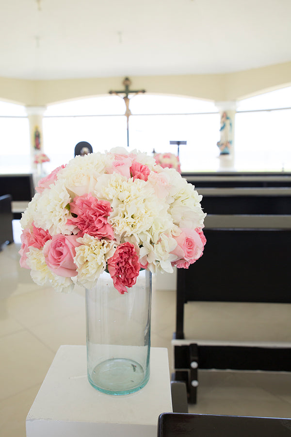 Blush and White Floral Arrangements | A Mexican Indian Fusion Wedding | Adrienne Fletcher Photography | @kateaspen