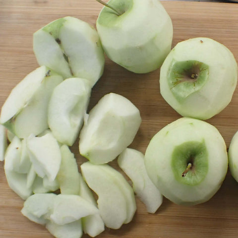 Apple Pie - Cutting apples