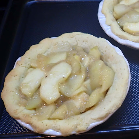 Apple Pie - Filling the pies