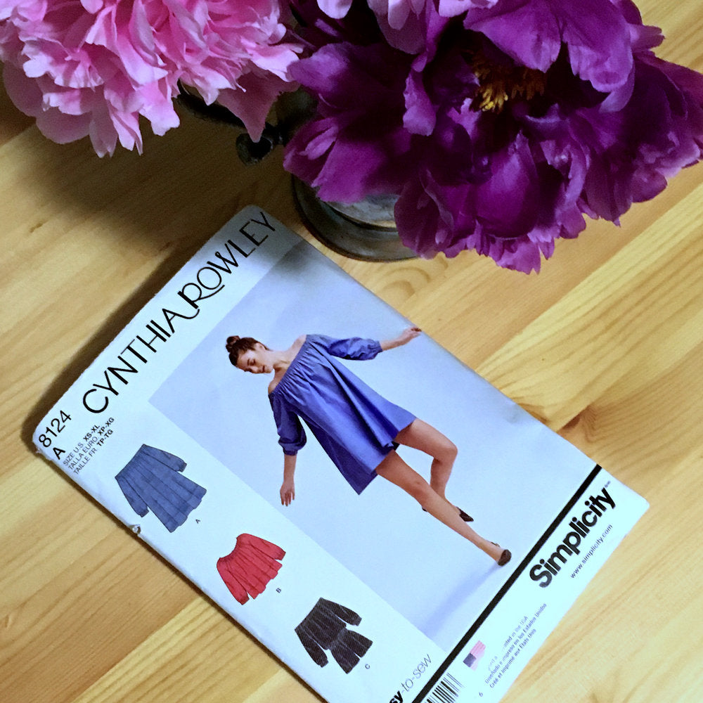 PATTERN REVIEW SIMPLICITY 8124 BY CYNTHIA ROWLEY