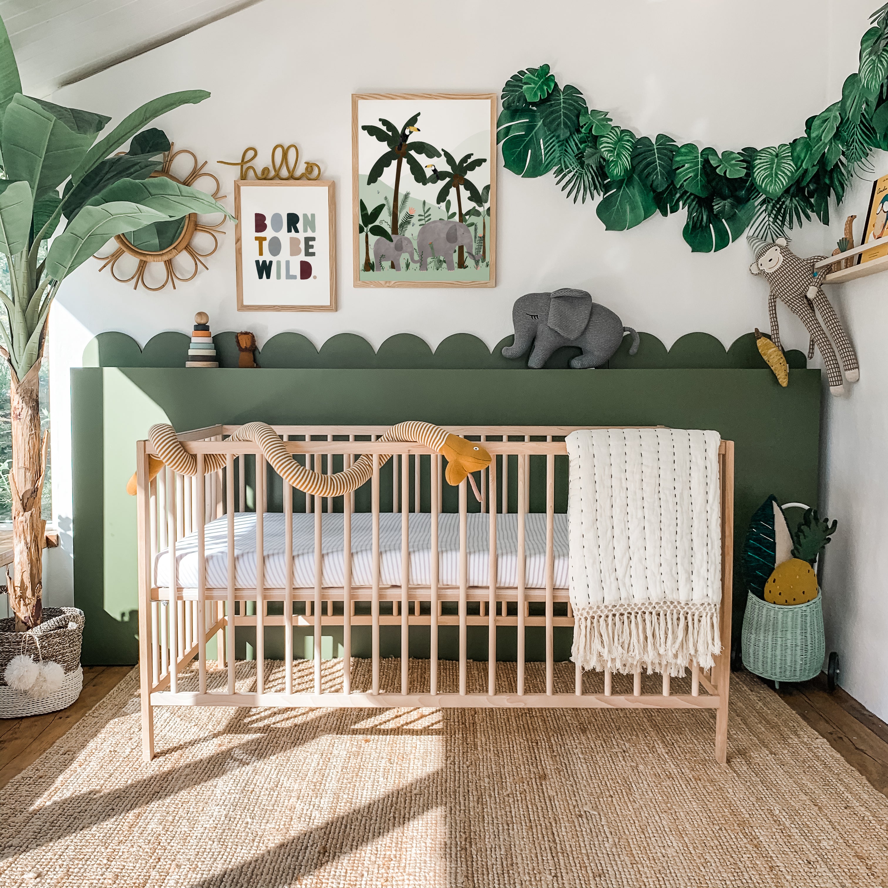 kids-jungle-theme-room-cheap-nursery-decor-ideas-diy-nursery-ikea-cot-ideas-sniglar-ikea-rug-jute-rug