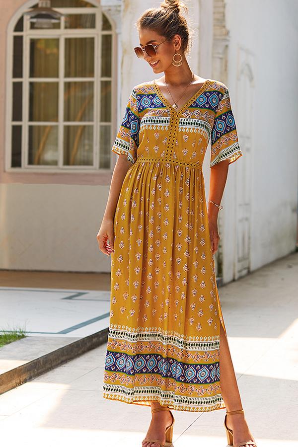 Vestido maxi con cuello en V, cintura alta y abertura lateral