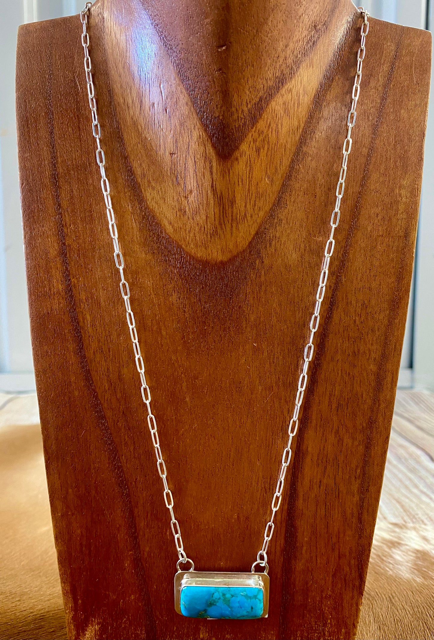 Sterling silver beautiful lightweight turquoise bar chain necklace. Perfect piece to wear alone or layered with other necklaces. Native American handmade by artist silversmith Lee McCray. Size: 20” inches Signed: YES Hallmark/Artist: Lee McCray Stone: Turquoise Sterling Silver Native American Made Turquoise Bar 20" Inches Necklace