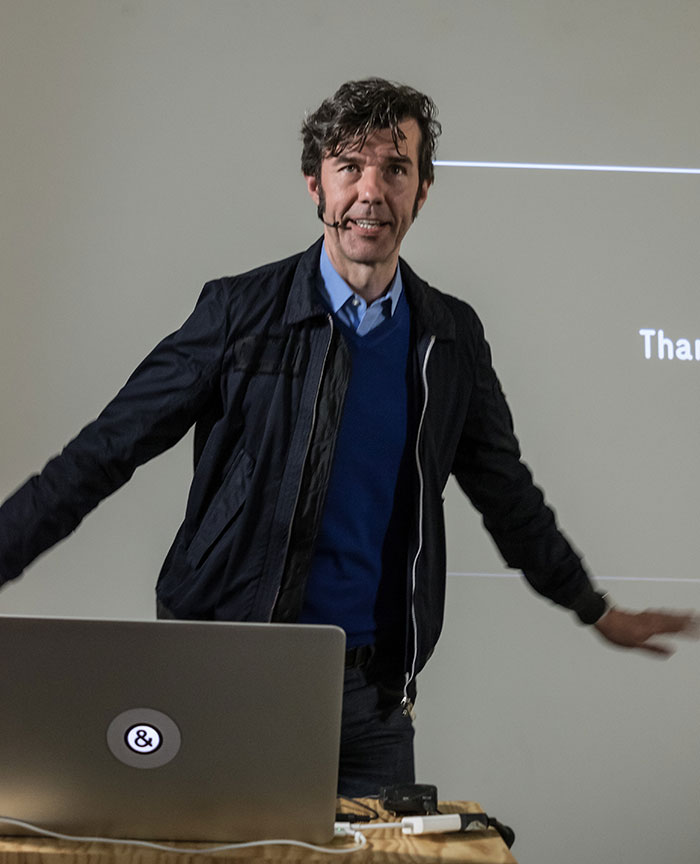 Stefan Sagmeister with a custom tabtag macbooksticker