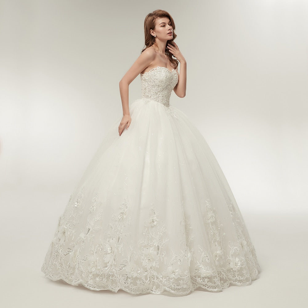 Ball gown wedding dress