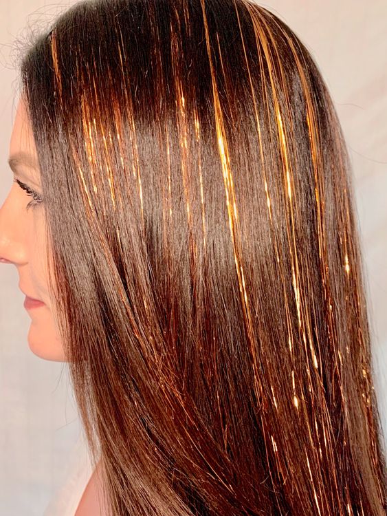 Your Guide To Wearing Hair Tinsel, Just In Time For The Holidays