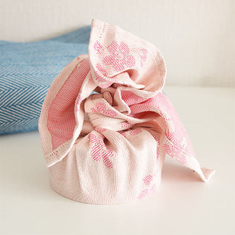桜模様の風呂敷包み
