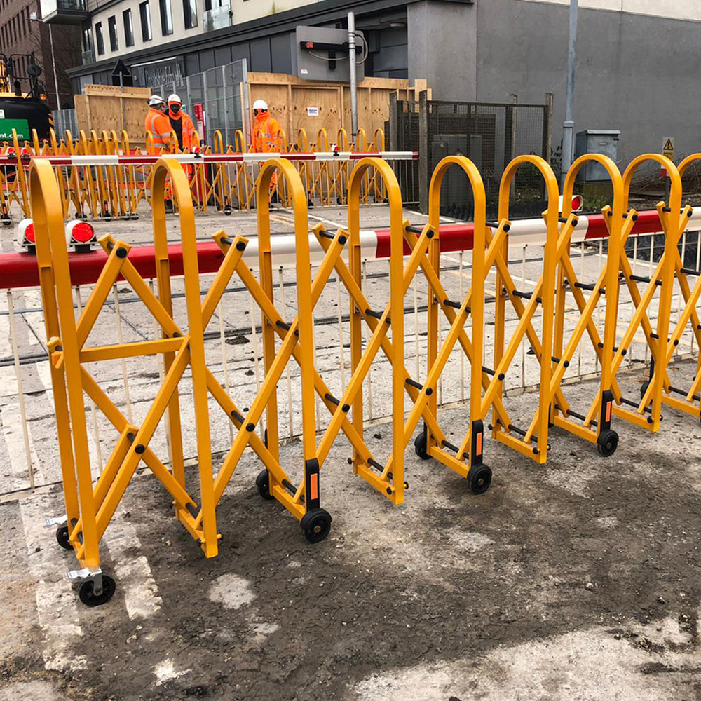 Extendable-diamond-barriers-portable-retractable-safety-fences-traffic-control-events-temporary-barriers-expandable-designs