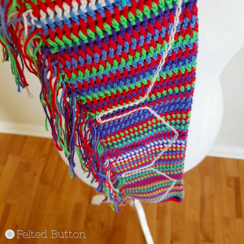 Neighborhood Scarf free crochet pattern tutorial by Felted Button | Colorful Crochet Patterns
