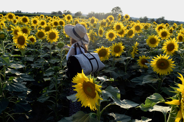Vocco's Mediterraneo Weekender bag. Sunflowers field.