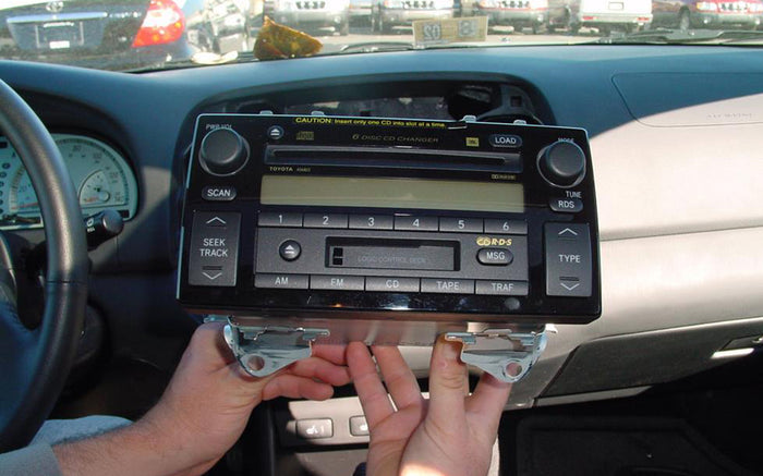 How to Remove and Install a 1999-2000 TOYOTA Camry Car Radio