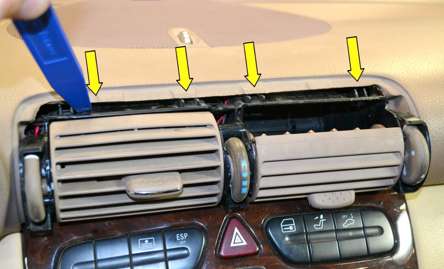 How to Remove Mercedes-Benz W203 Radio
